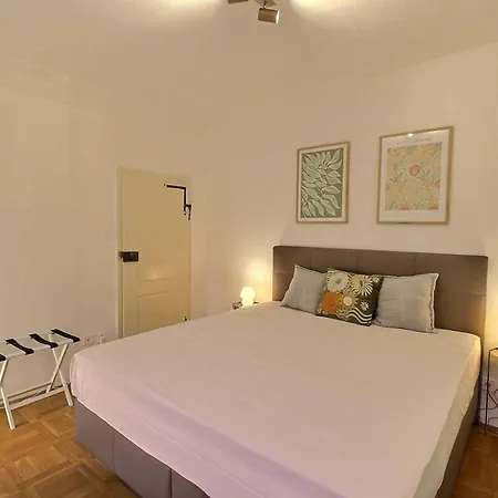 6 Pers. Au Coeur De Avec Parking Prive - Fr-1-722-14 Apartment *