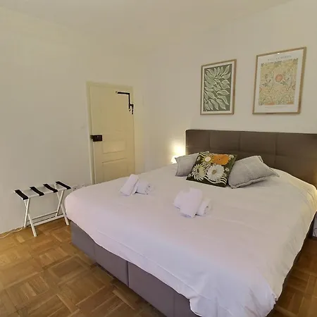: 6 Pers, Charme Et Modernite, Centre-ville, Parking Inclus - Fr-1-722-14 Lejlighed
