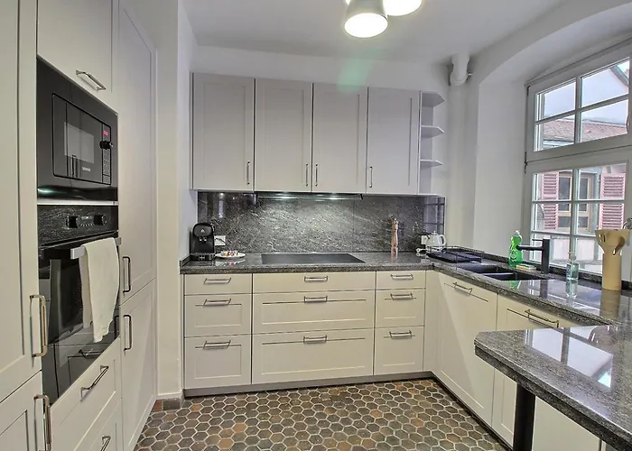 Lägenhet : 6 Pers, Charme Et Modernite, Centre-ville, Parking Inclus - Fr-1-722-14 *